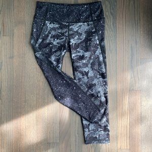 ‘Wear it to heart’ Cropped Leggings